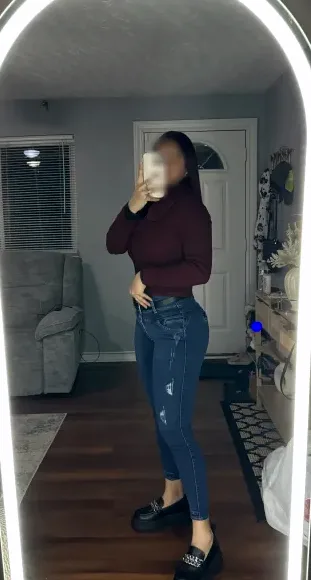 Carla, 29