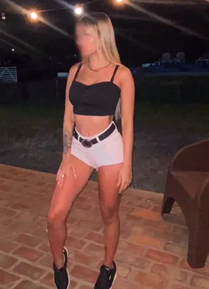 Claudia, 28