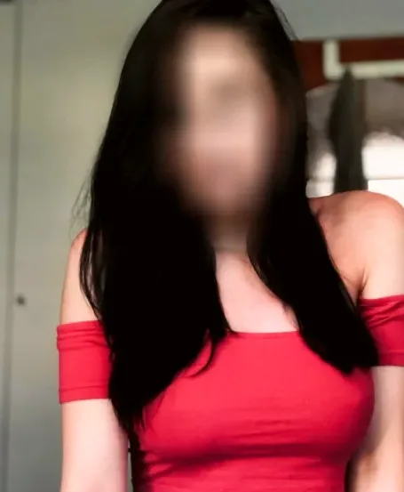 Denise, 32