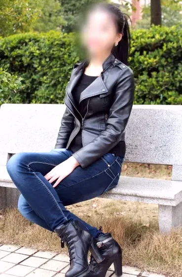 Emilia, 31