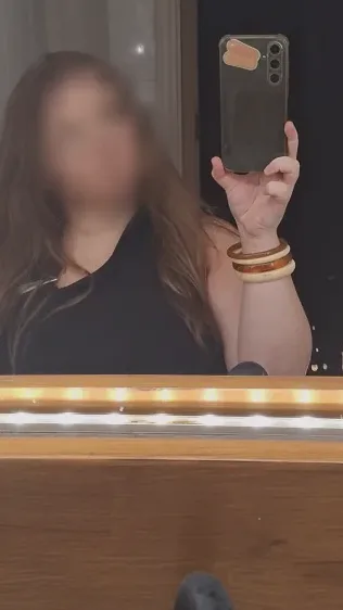 Emily, 19