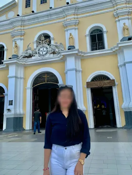 Katrin, 24