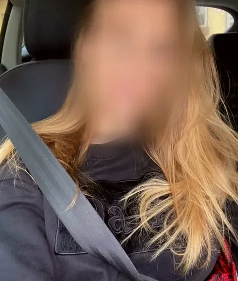 Leonie, 32