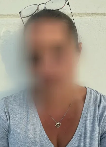 Lucia, 33