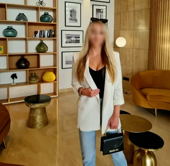 Lucia, 35