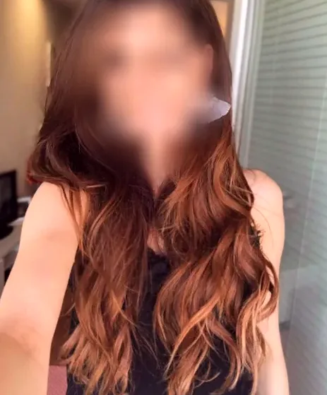 Manuela, 35