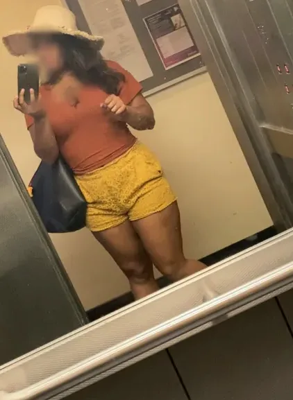 Pia, 34