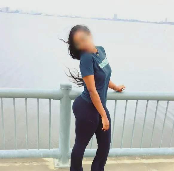Vanessa, 35