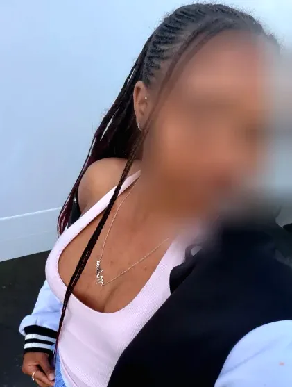Vivien, 20