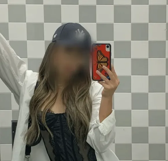 Vivien, 20
